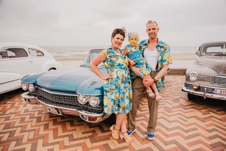 retrosurmer_wenduine-festival-retro-fifties-family-oldtimer-seaside-morganeball-2019-1.jpg